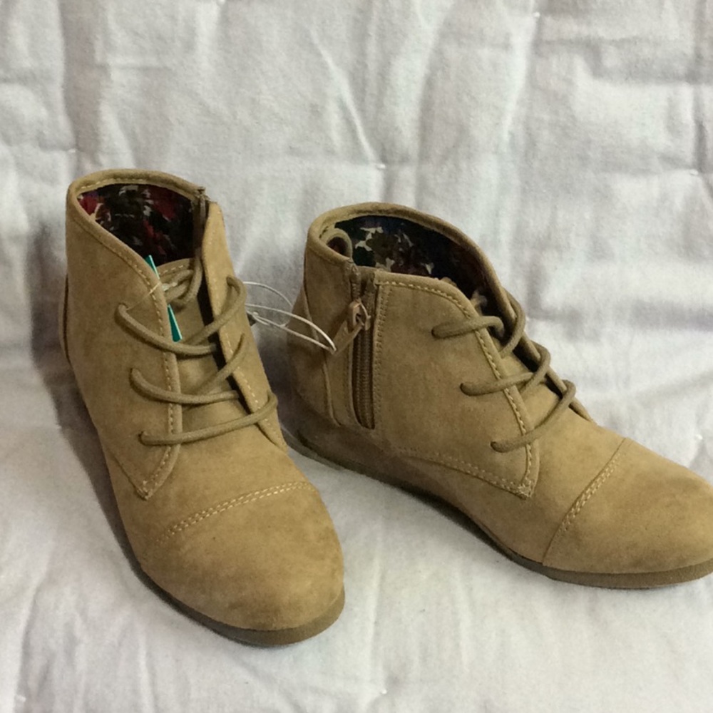 Ankle shoes